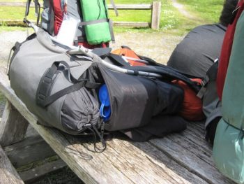 difference between internal and external frame backpacks