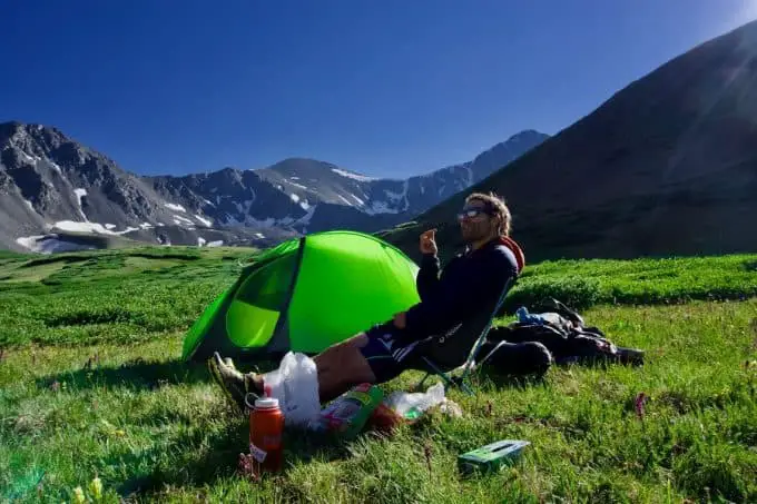 man-in-the-tarp-eating-food